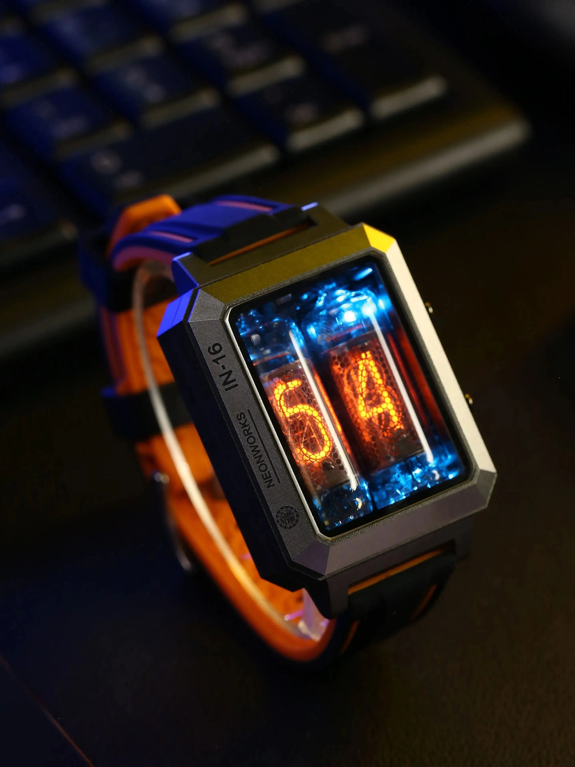 New CYBERPUNK Watch IN-16 Nixie Tube Watch Hour&Minute Display Wireless Charge
